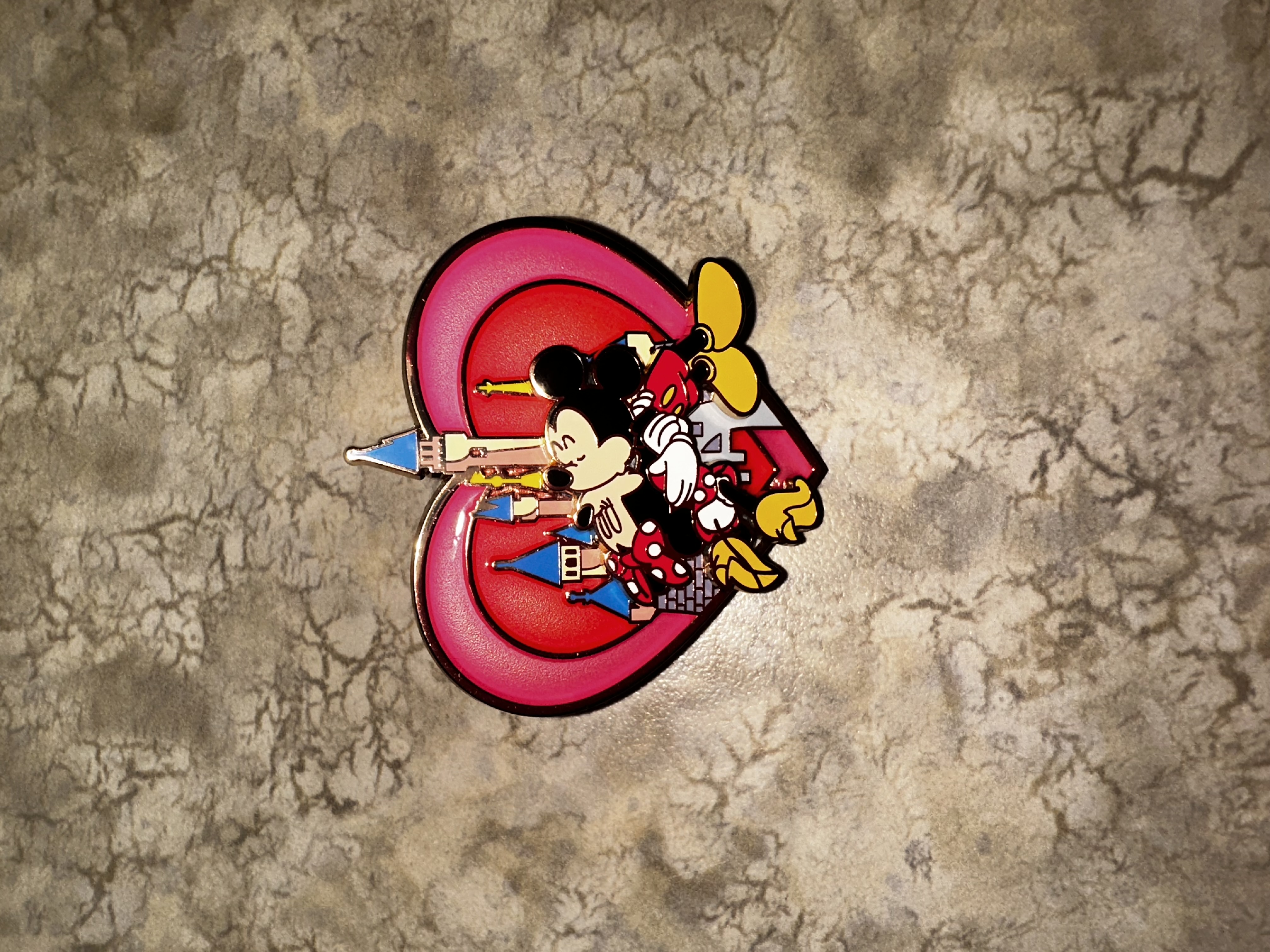 Minnie Mouse Heart from HKDL Mickey and Minnie Set 2009 Disney Pin 76168