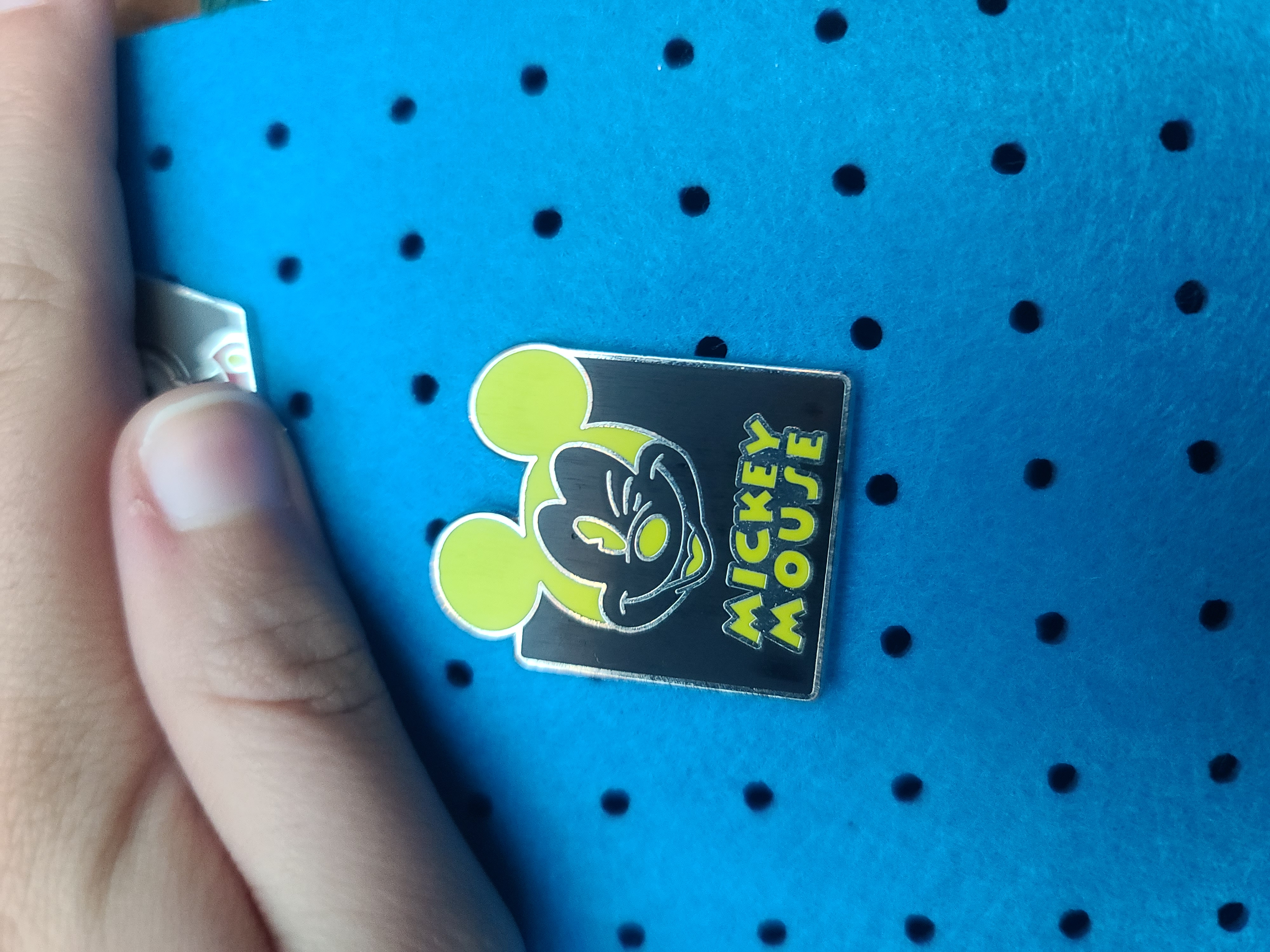 Mickey Mouse Neon Yellow Winking Expression Mystery Disney Pin 90968