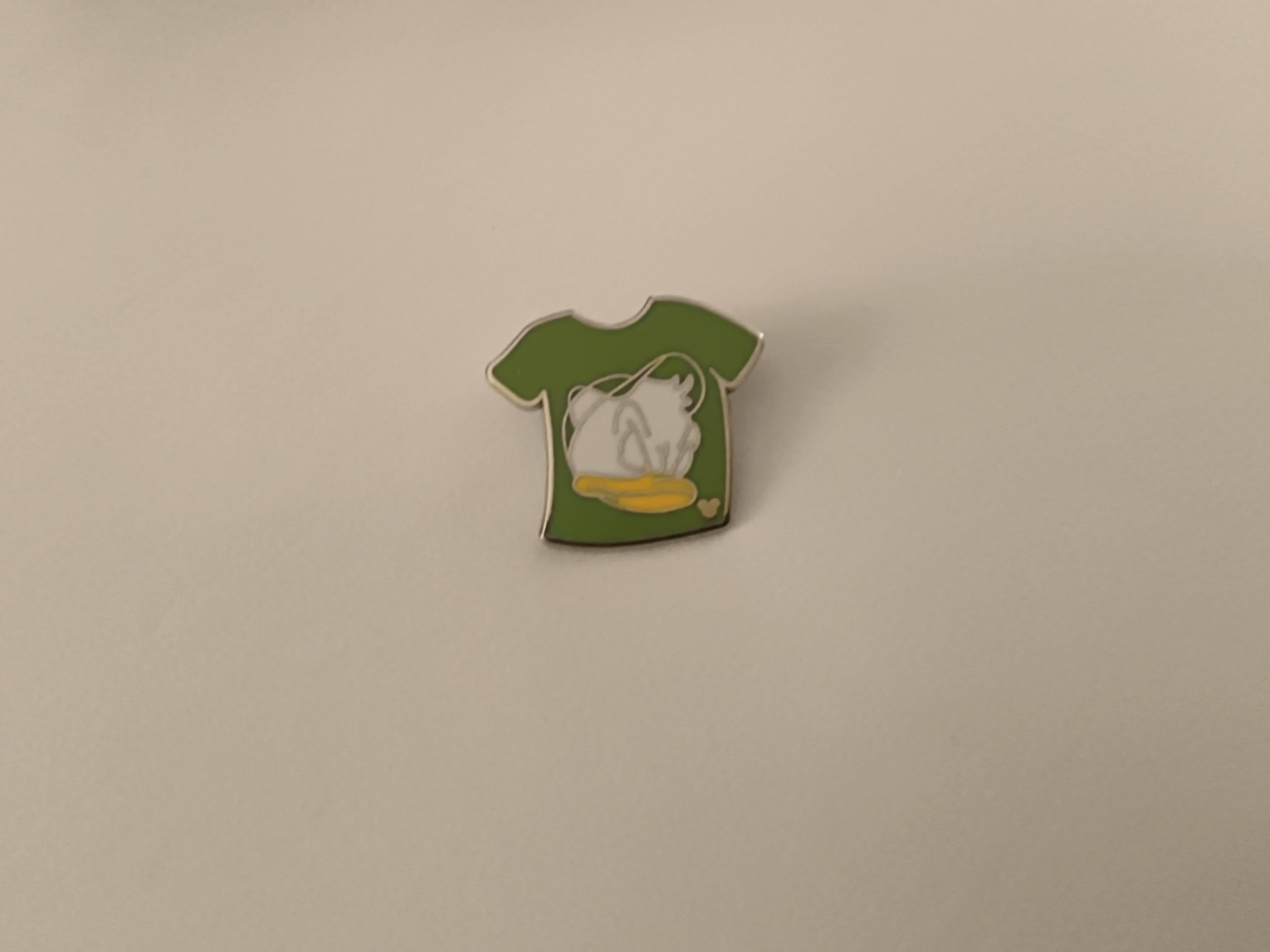 Disney   Louie   TShirt  Green  Cast Lanyard  # Pin