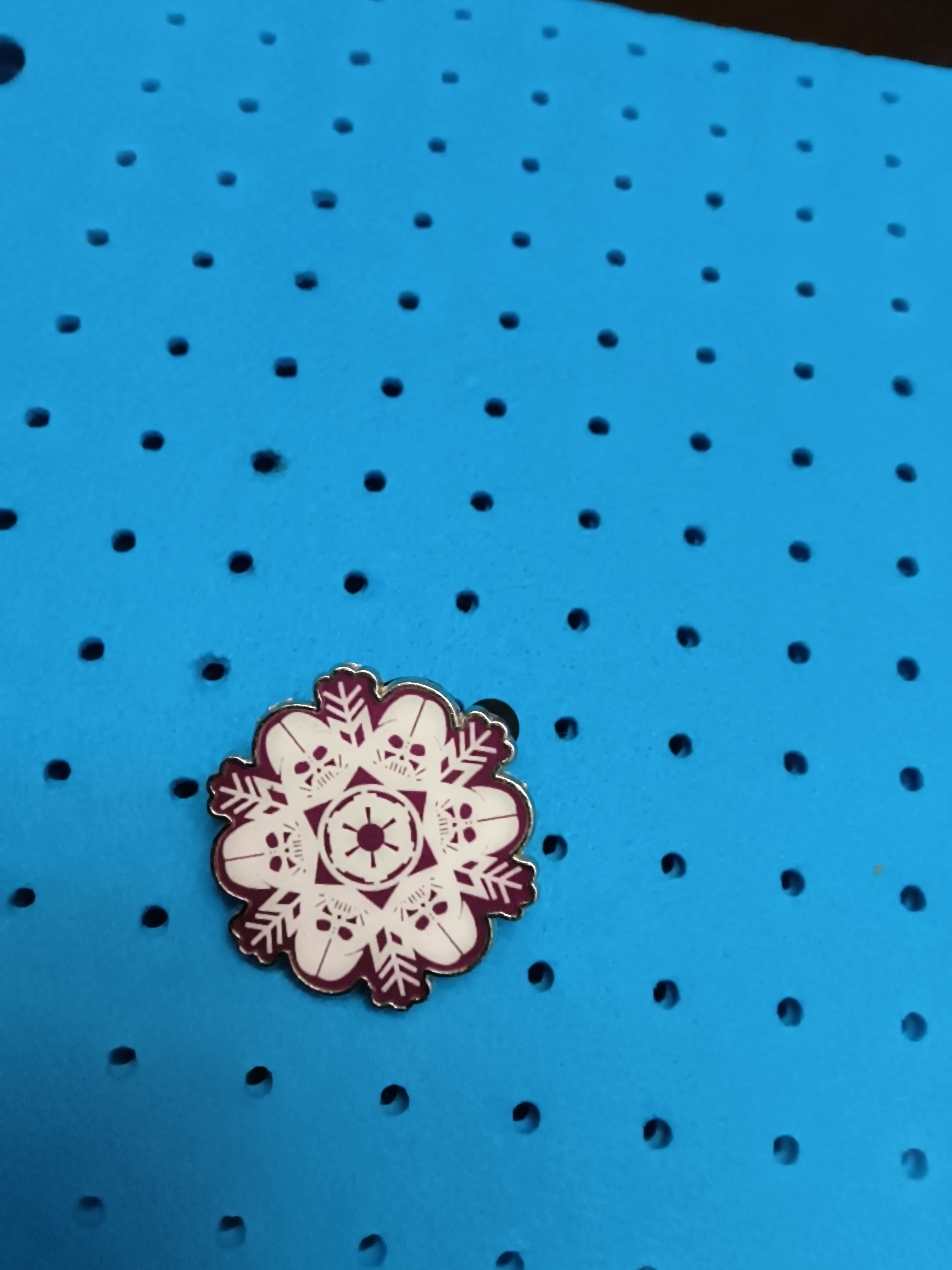 Disney Star Wars C-3PO Snowflake Metal Trading Pin Lucasfilm