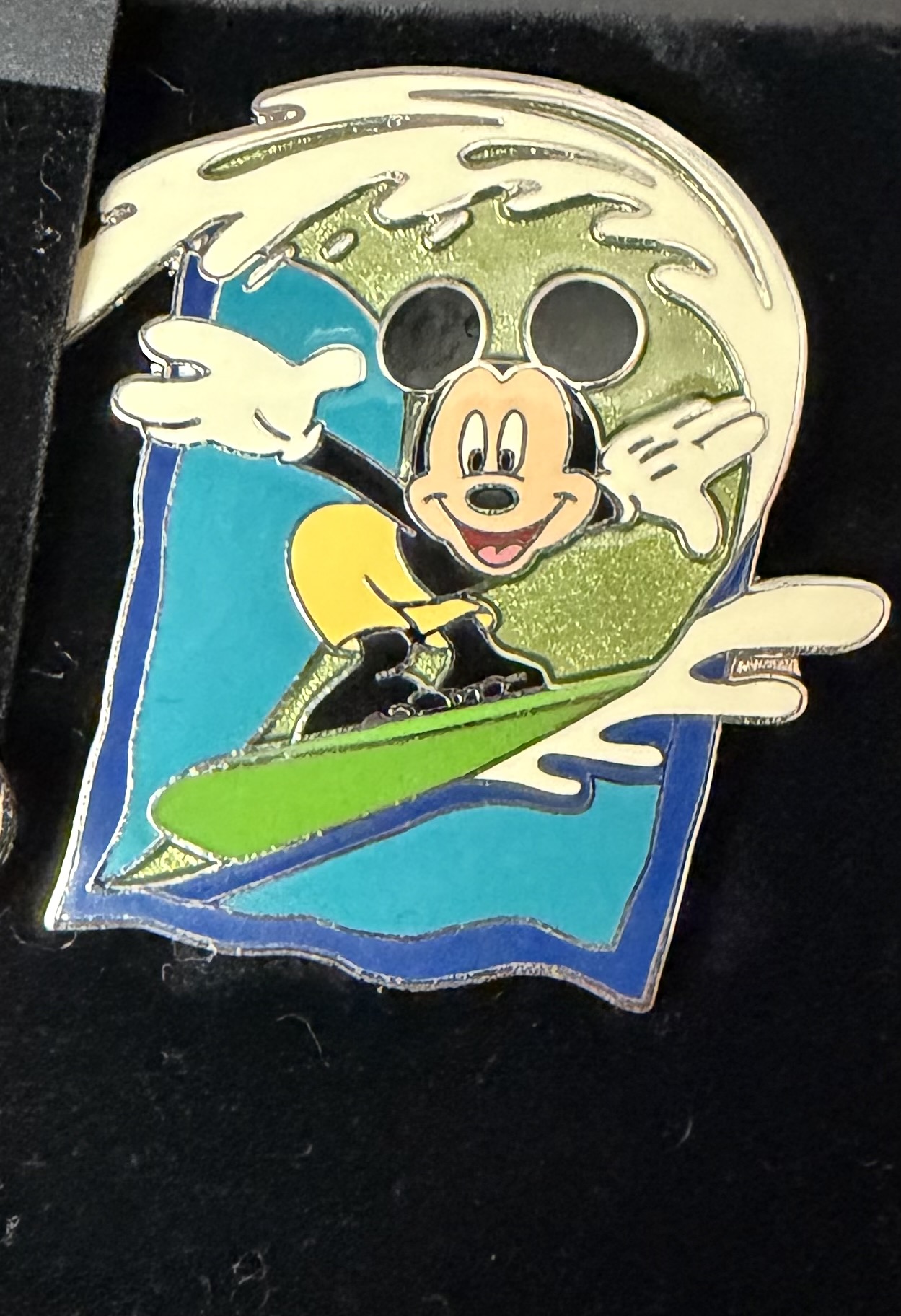 Mickey Mouse Surfing & Wave Pin - Disney - DLR Limited Edition Pin 2000