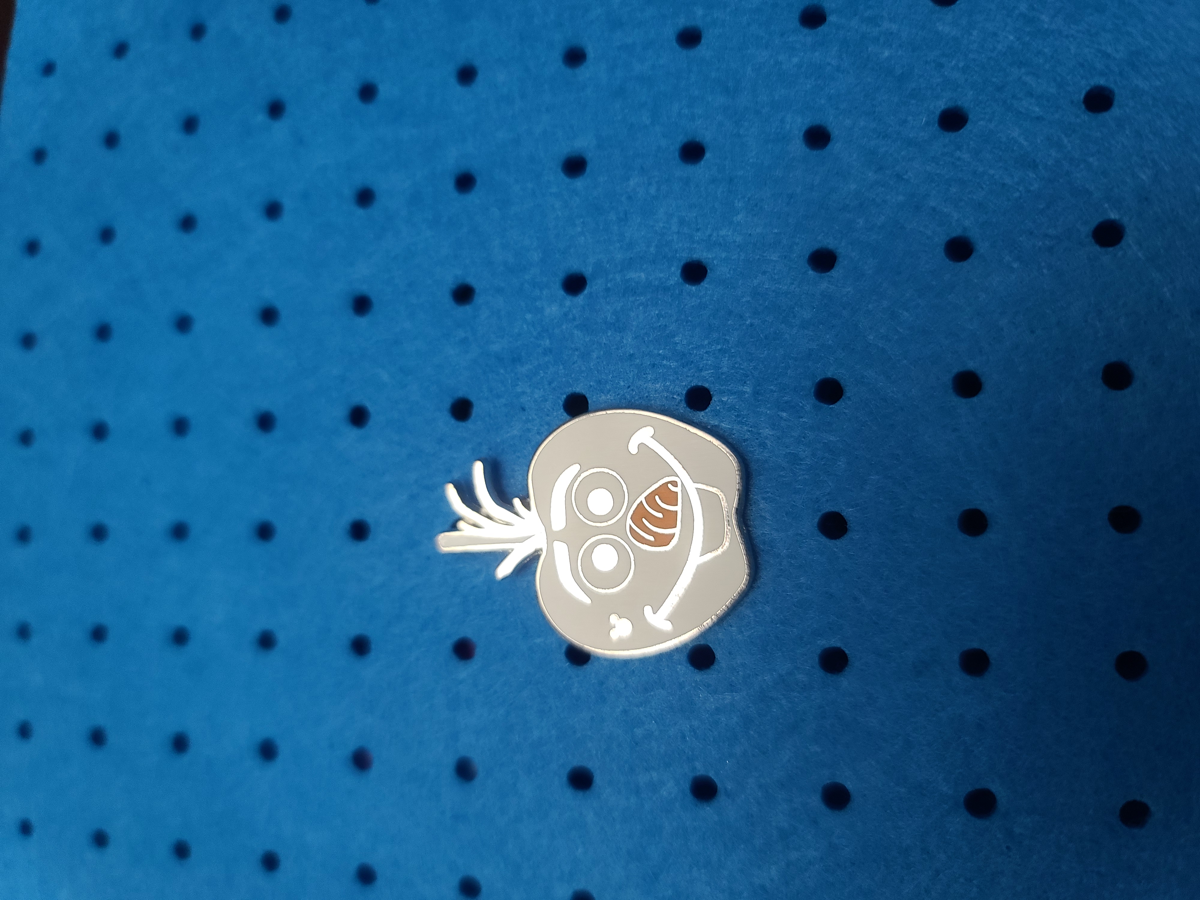 Disney Pin: FROZEN * OLAF * CHASER * HIDDEN MICKEY * APPLES * 2015 * TRADING PIN