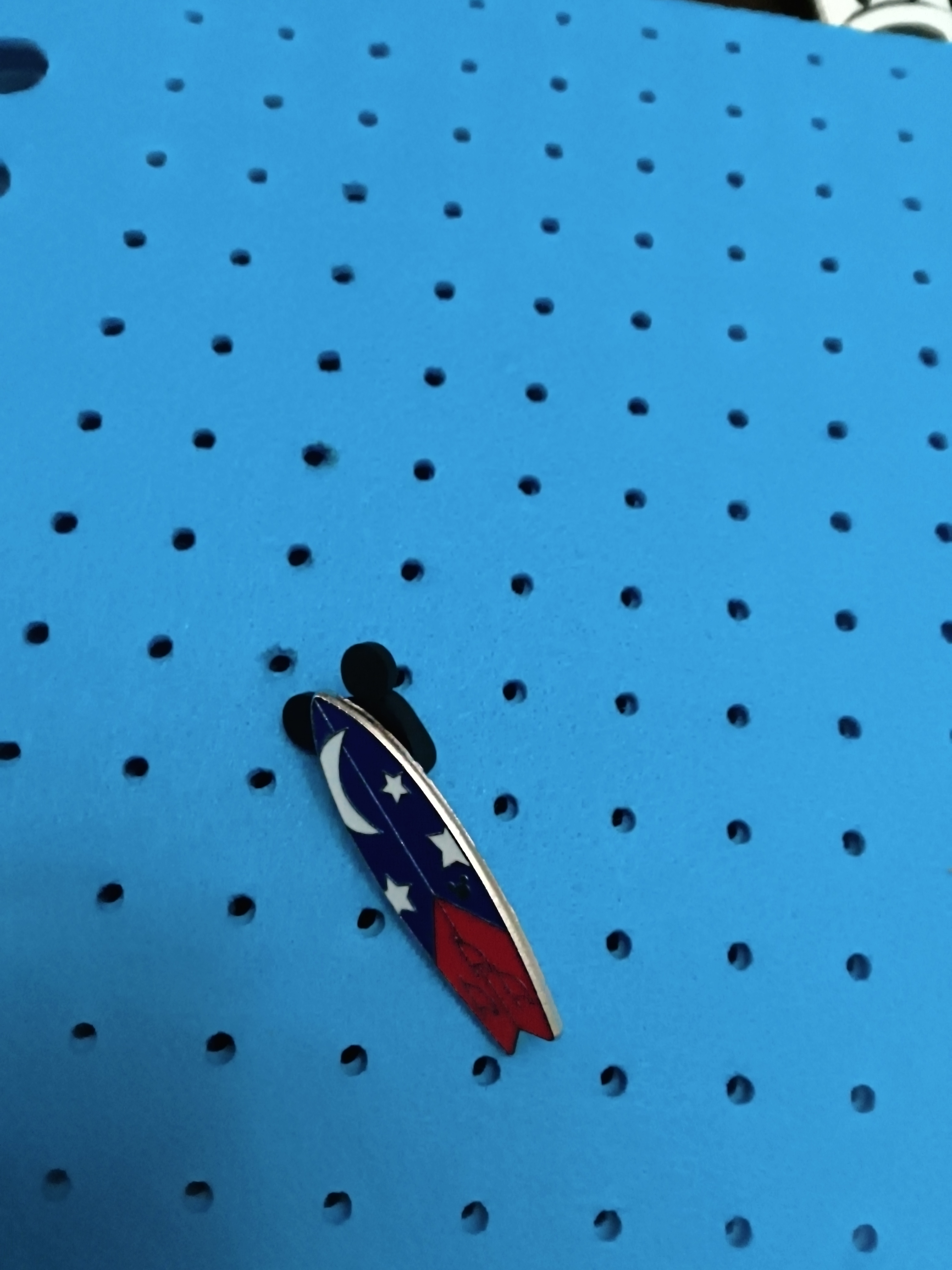 disney pin vintage souvenir surf usa american flag
