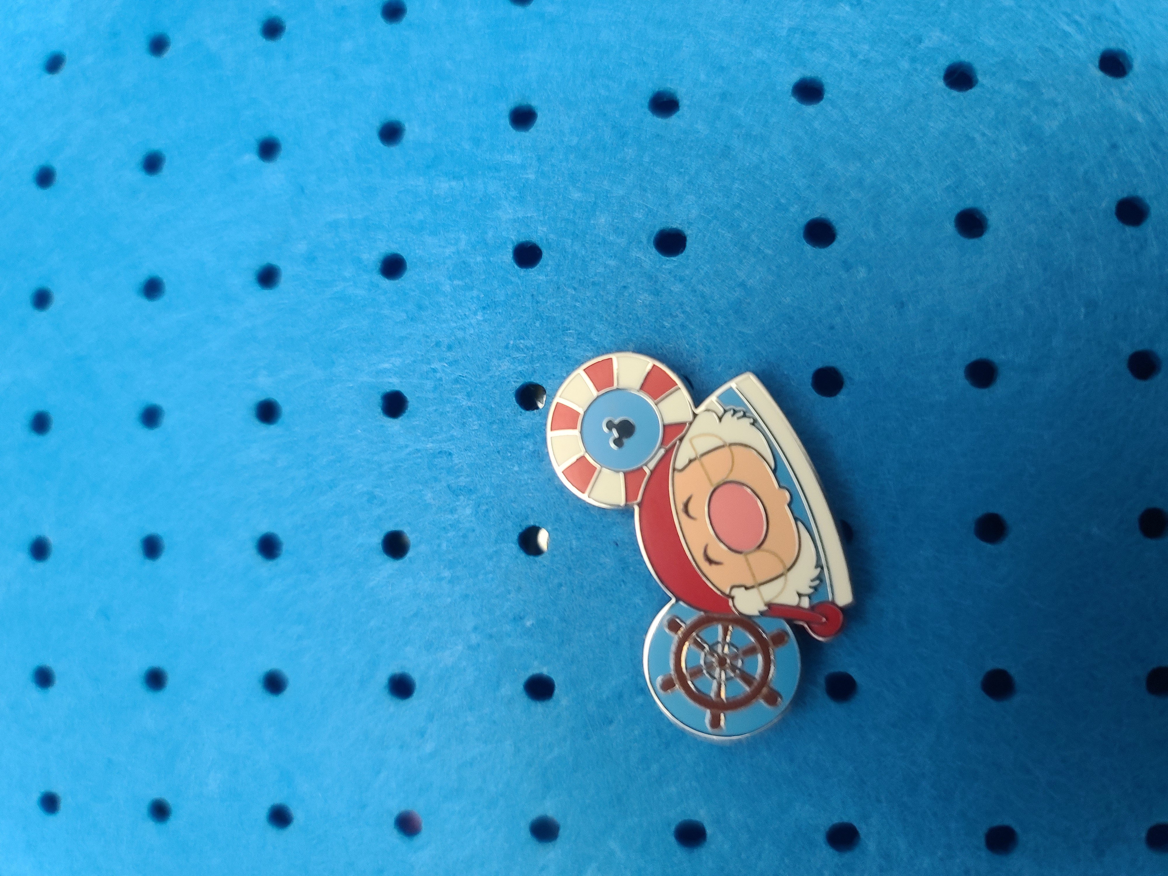 Disney Hidden Mickey 2025 Wave B – Mr. Smee Pin
