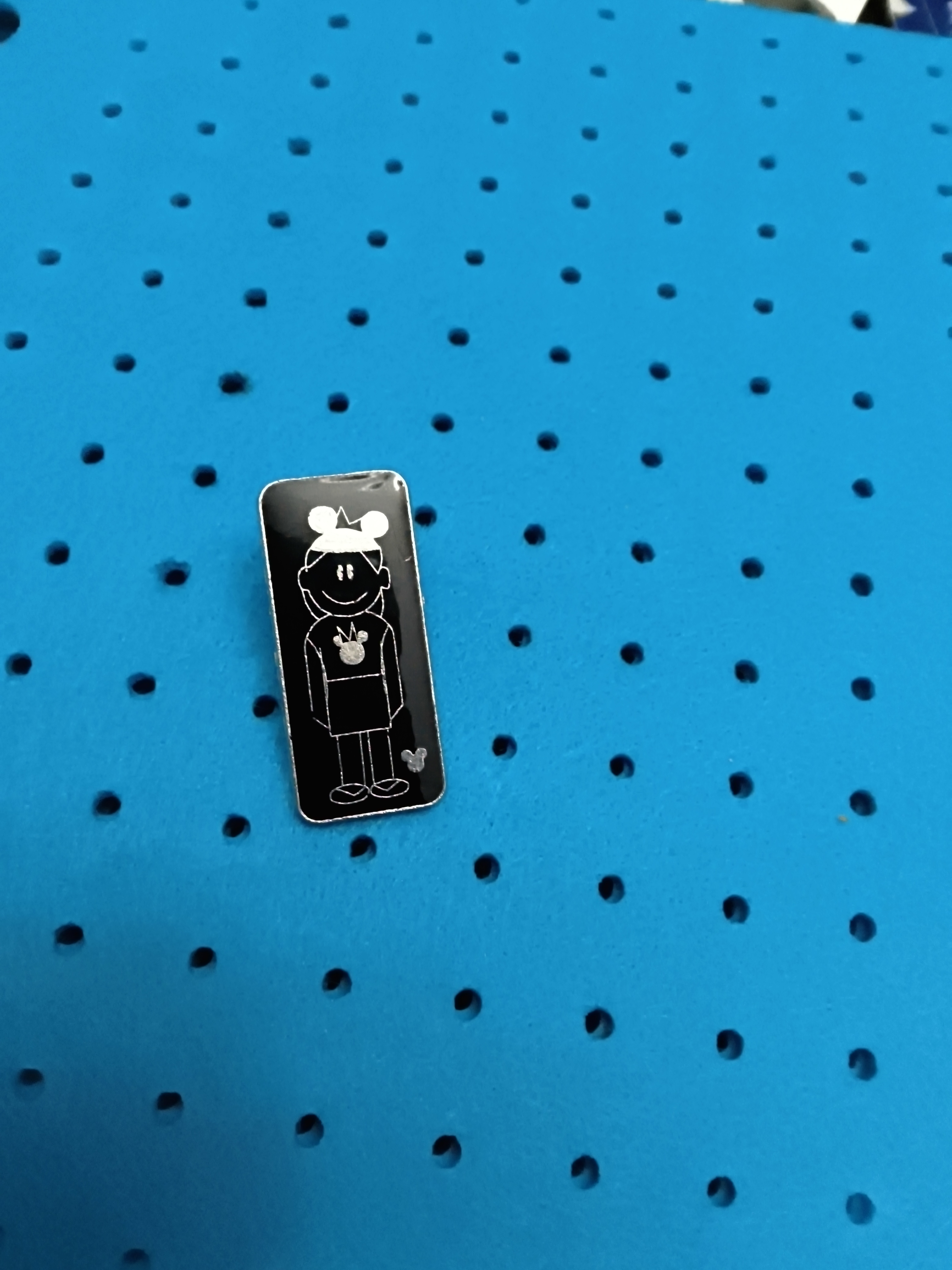 2008 Hidden Mickey Family Girl Disney Pin