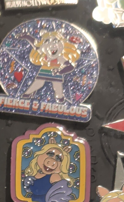 Disney Pin Pride Rainbow Miss Piggy Fierce and Fabulous (Muppets) [155728]