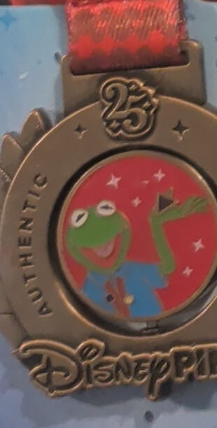 2025 Disney Parks 25th Pin Trading Anniversary Kermit Frog Medal LE 4000 Pin