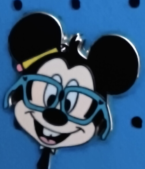 Disney Mickey Nerd Glasses Enamel Trading Pin – Blue Frames Pencil Tie