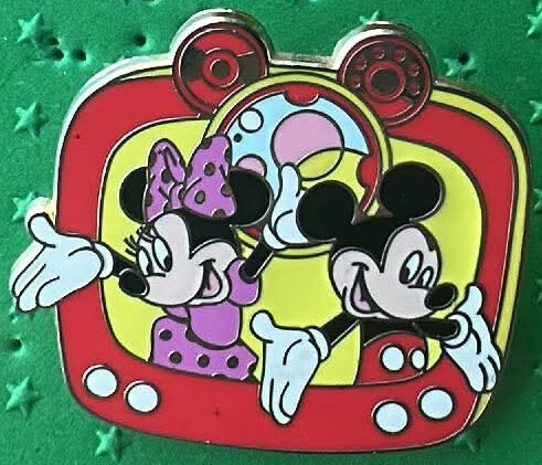 Disney Pins - 2022 LE One Family Mystery Pin: Language - Mickey and Minnie