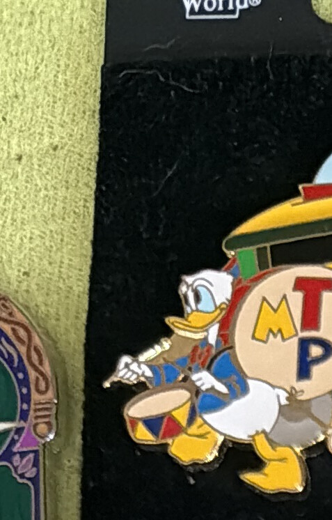 Disney Pin WDW Mickey's Trade Parade Donald Duck Drummer Float #7 MTP 2001 LE