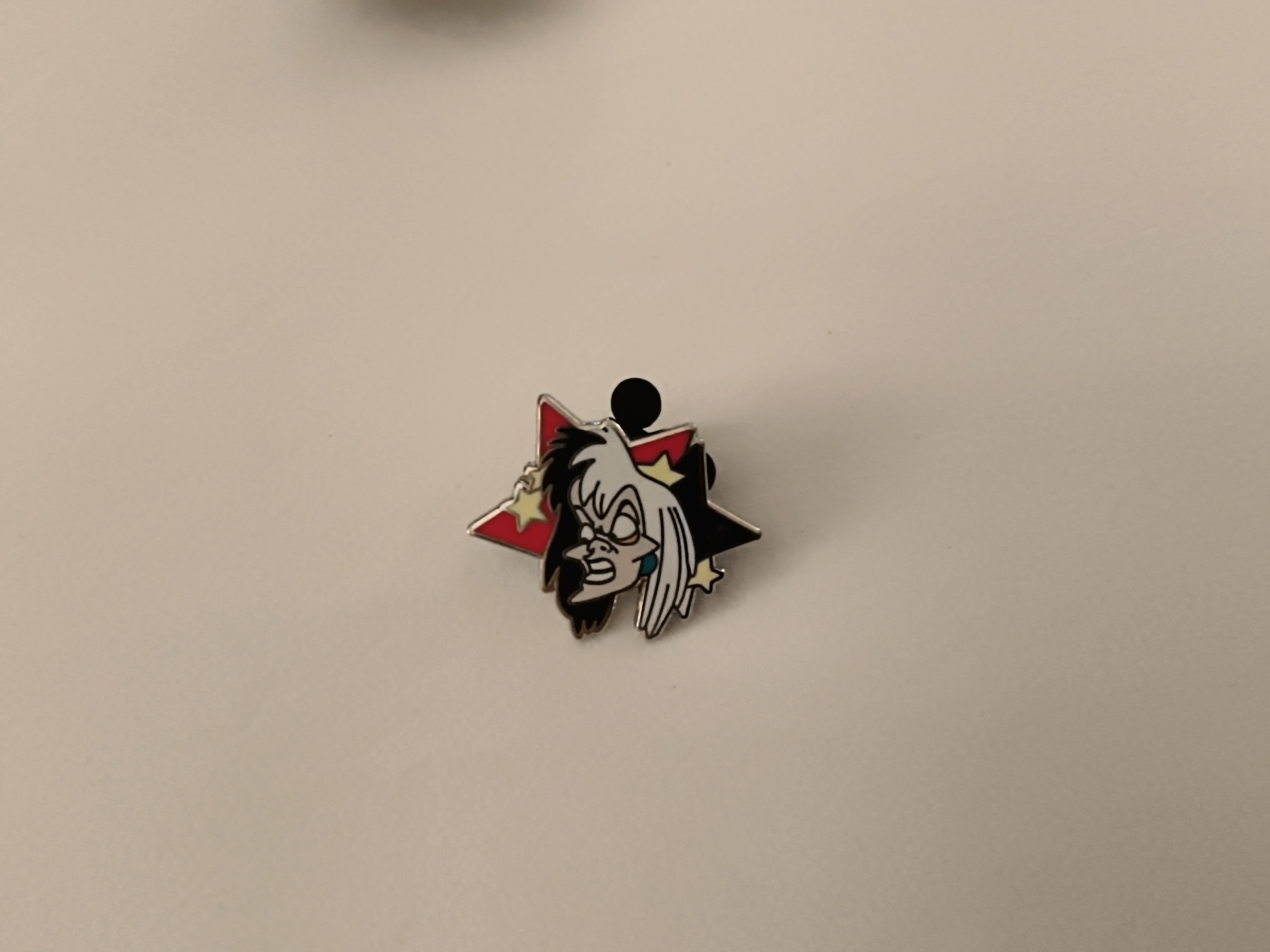 DISNEY Pin Trading ~ Star Characters ~ Cruella Deville ~ Hidden Mickey ~ 2012