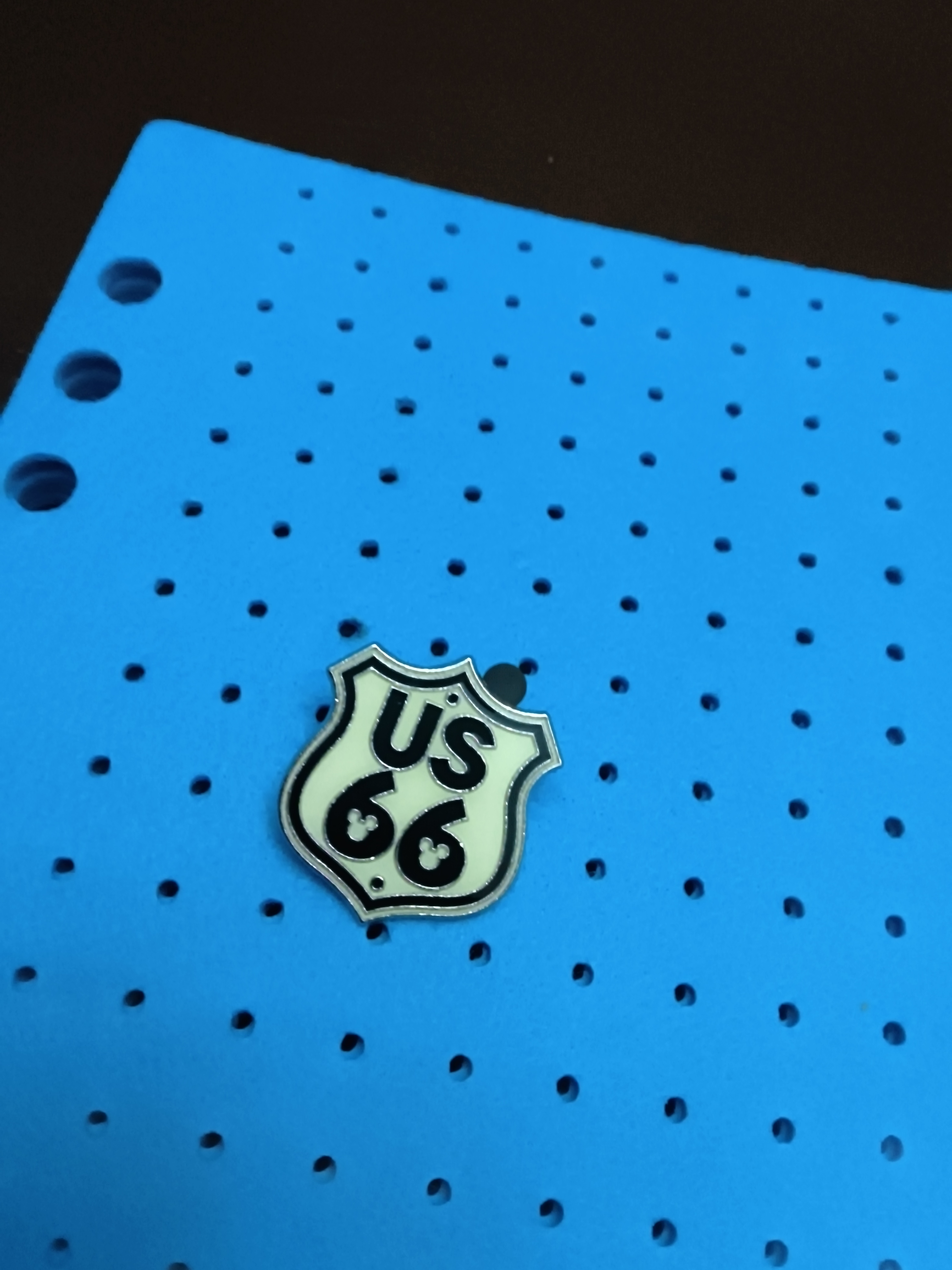 Cars US Route 66 Road Sign Individual Pin Disney Park Trading Pins hidden Mickey