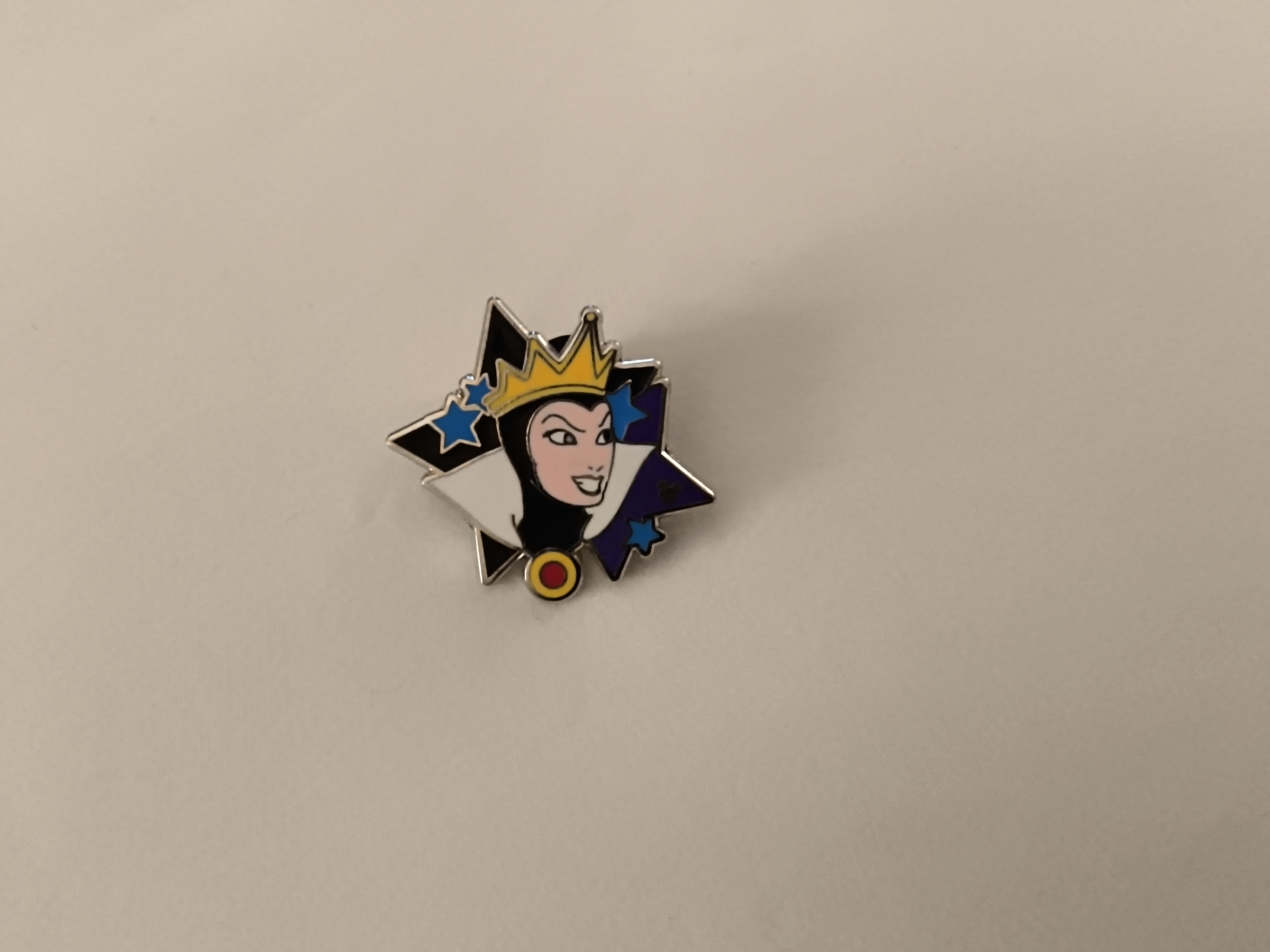 Disney Hidden Mickey Pin - 2012 Star Characters - Evil Queen