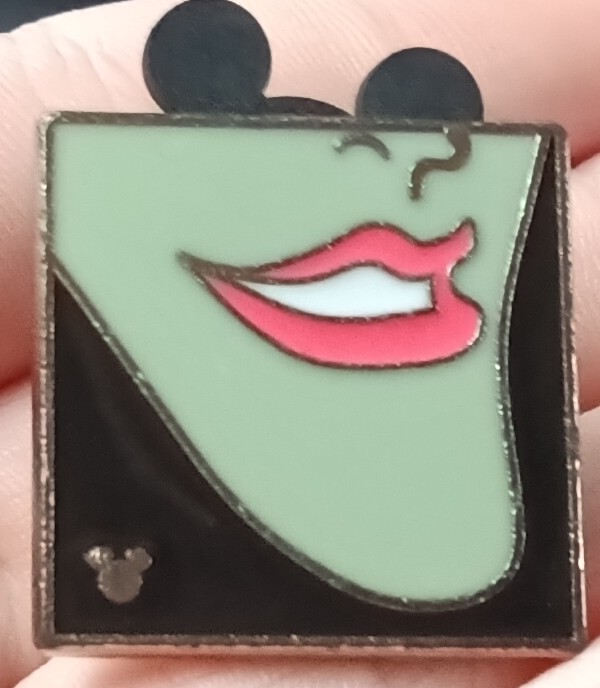 Disney Hidden Mickey Villain Smiling Chin Face Maleficent Pin Authentic
