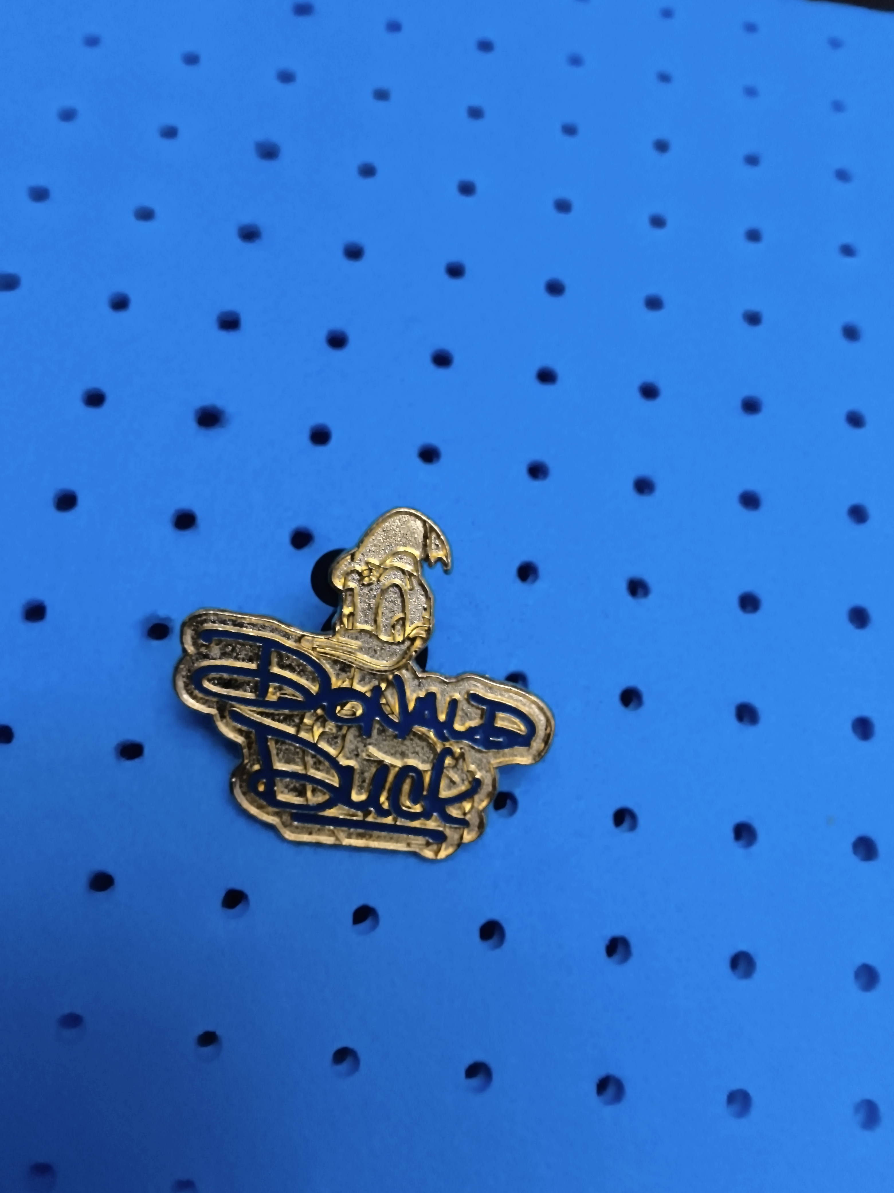 DONALD DUCK SIGNATURE SERIES Gold CAST Lanyard 2004 DISNEY Pin