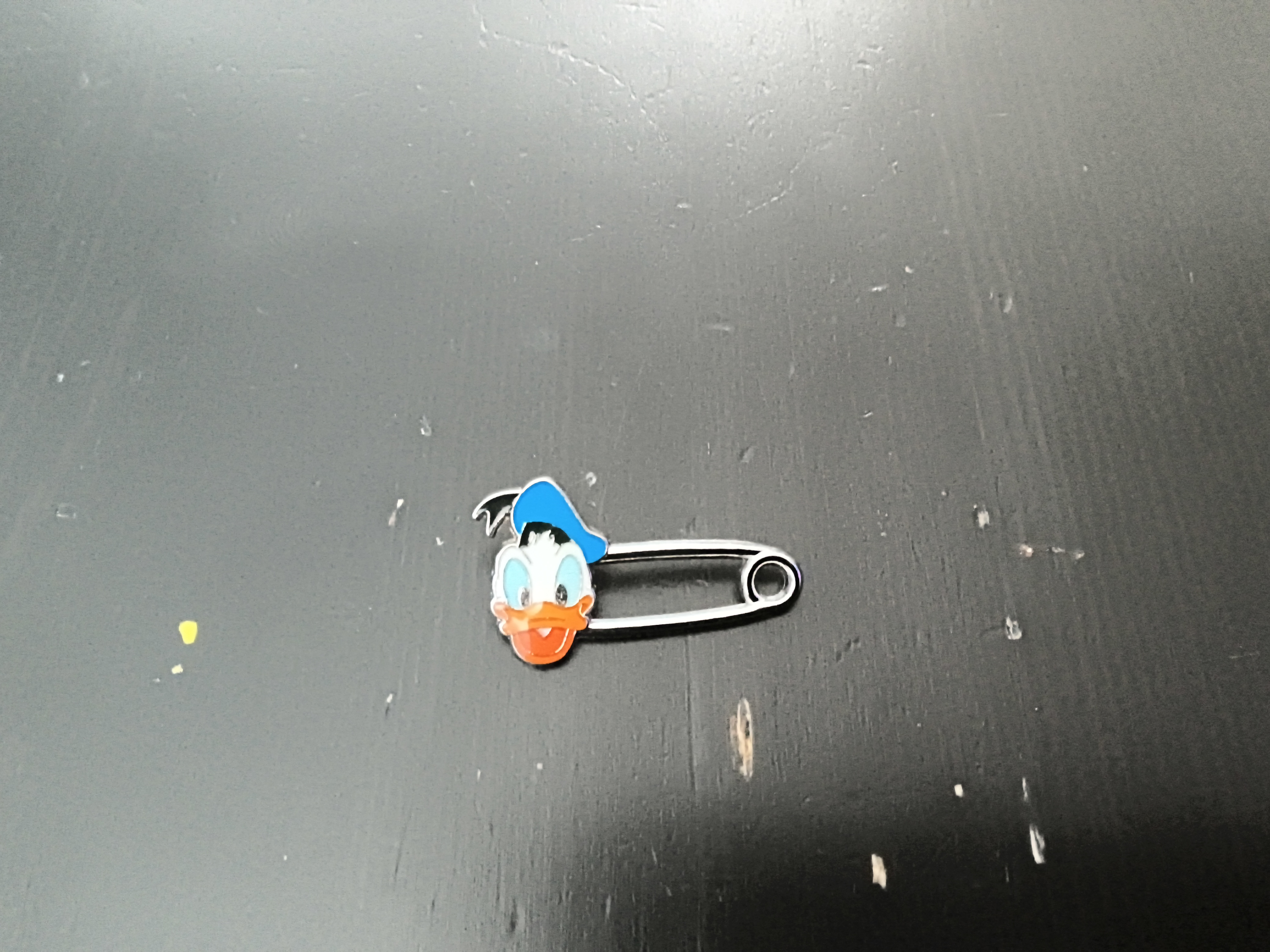 Disneyland Hong Kong 2015 Donald Duck Safety Pin Trading pin 
